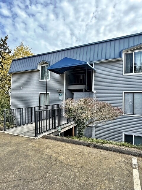 Building Photo - 924 Shorewood Dr