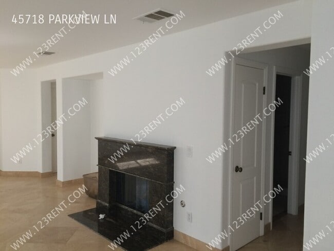 Foto del edificio - 45718 Parkview Ln
