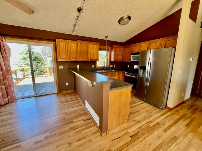 Building Photo - 817 Jack Russell Ave