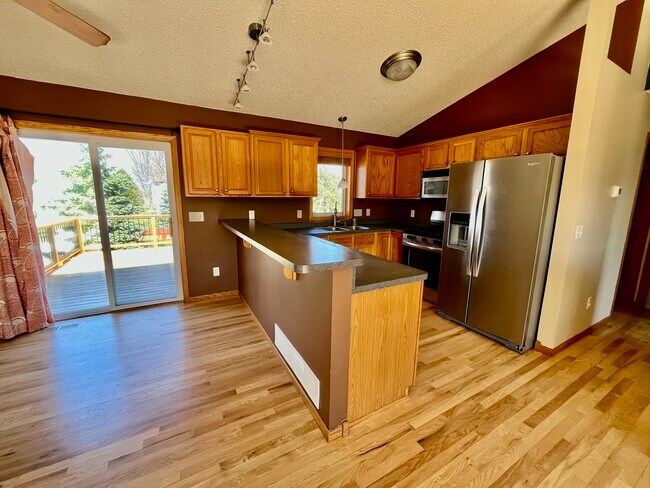 Foto del edificio - 817 Jack Russell Ave