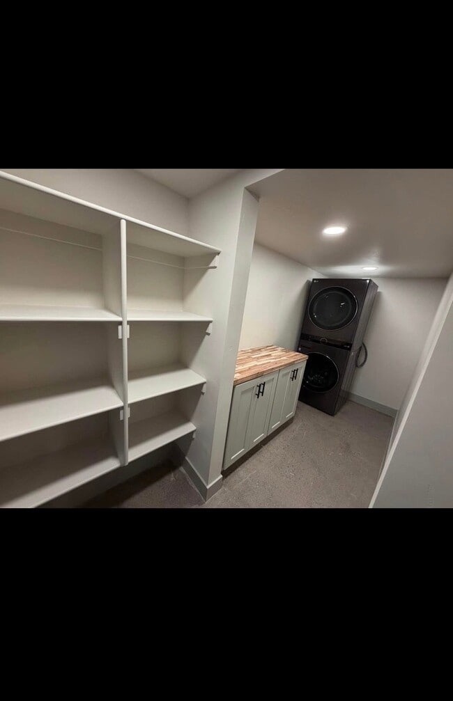 Building Photo - 417 S 50 W Cir