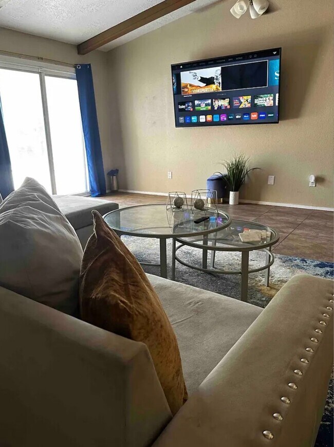 Foto del edificio - 8015 Windy Creek Dr