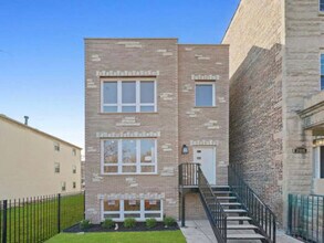 Building Photo - 2811 W Jackson Blvd Building Photo - 2811 W Jackson Blvd