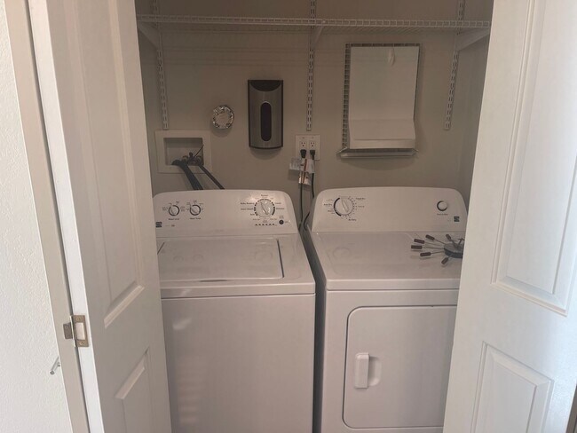 Building Photo - Completely updated 2bedroom Townhome