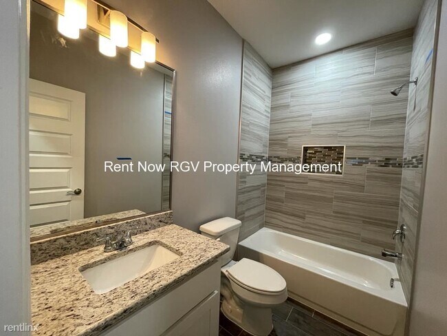 Foto del edificio - 2 br, 2 bath 4plex - 4901 N Winona Dr