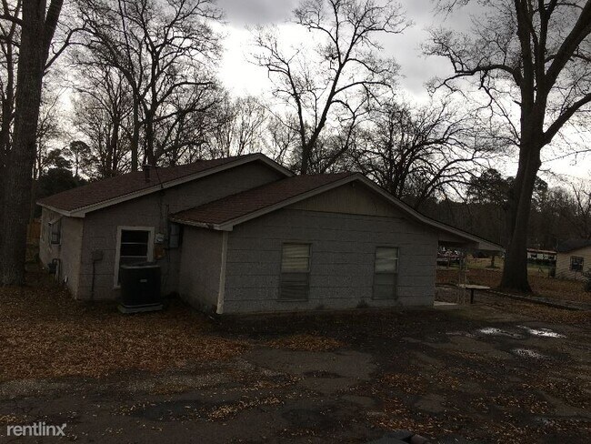 Building Photo - 3 br, 2 bath House - 511 Dogwood St.
