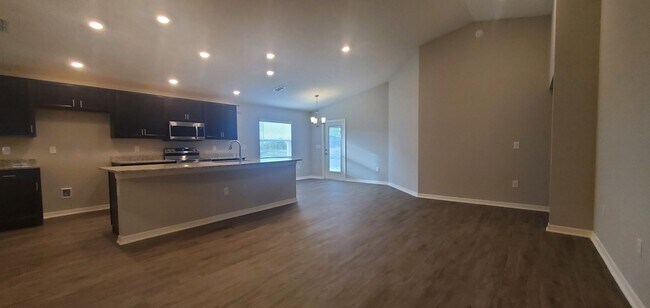 Building Photo - Like NEW!!! 4-Bedroom, 2-Bathroom in Villa...