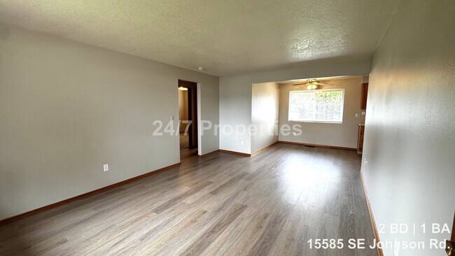Foto del edificio - Updated 2 BD | 1 BA Duplex with Garage & Yard