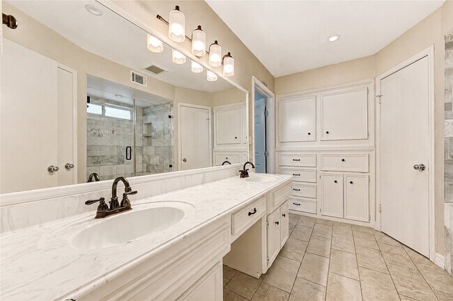 Building Photo - 20610 Laurel Lock Dr