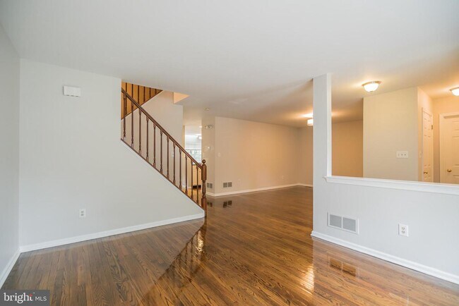 Building Photo - 120 Medinah Dr