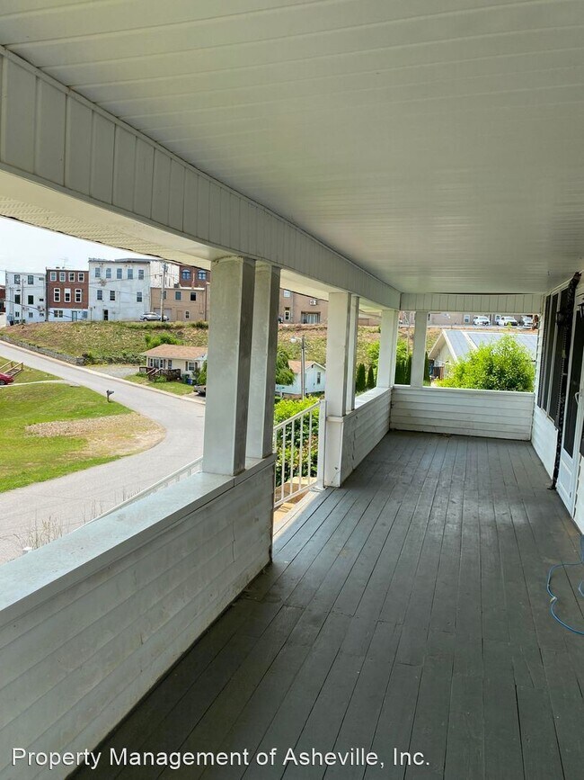Foto del edificio - 3 br, 2 bath House - 95 Mountain View Rd  ...