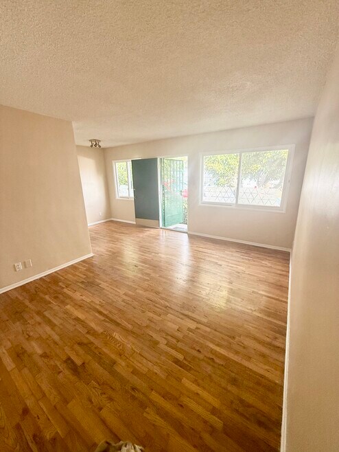 Bright Living Room - 610 Pier Ave