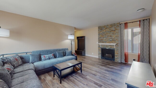 Foto del edificio - 8740 Tuscany Ave