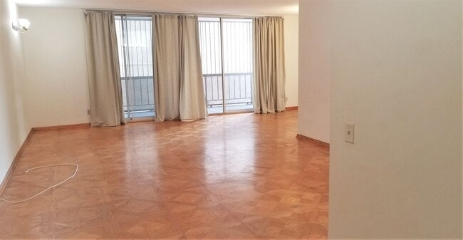 Foto del edificio - Luxurious 2 Bedroom, 2 Bath Condo in the Heart of Prime Hollywood