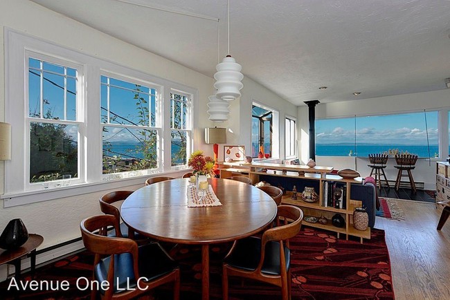 Foto del edificio - 2424 Hobart Ave SW