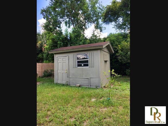 Building Photo - 2709 S Sanford Ave