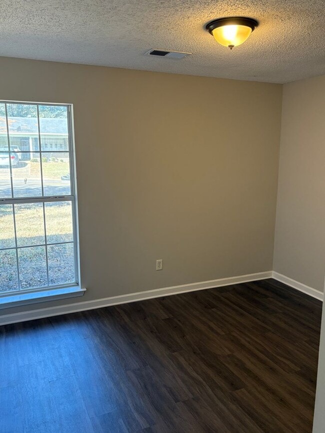 Building Photo - 2014 Brandywine Dr