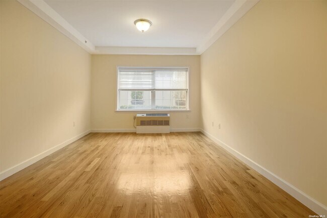 Foto del edificio - 150-31-150-12 12th Ave