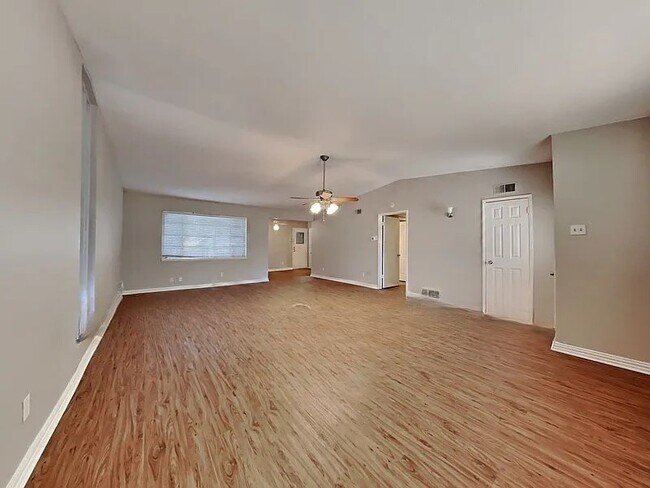 Foto del edificio - 726 Silverstone Dr