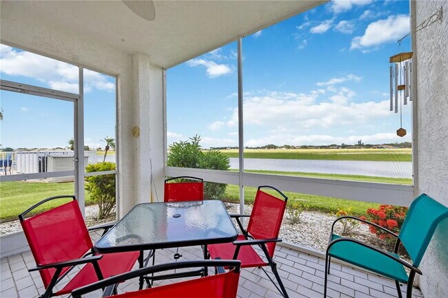 Foto del edificio - Immaculate Turn Key Furnished 2-Bed Condo in a very central location in North Port!"