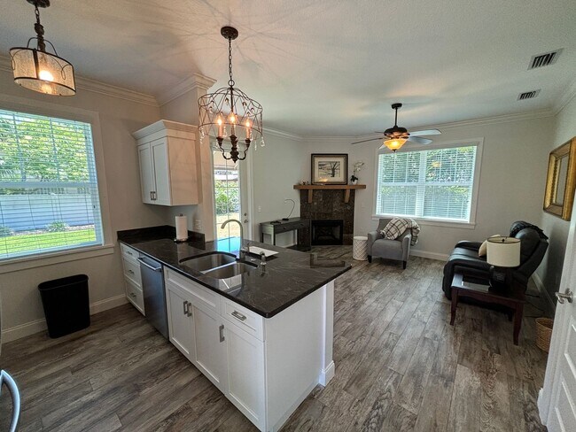 Foto del edificio - Beautiful 1/1 Cottage in Leesburg! Utiliti...