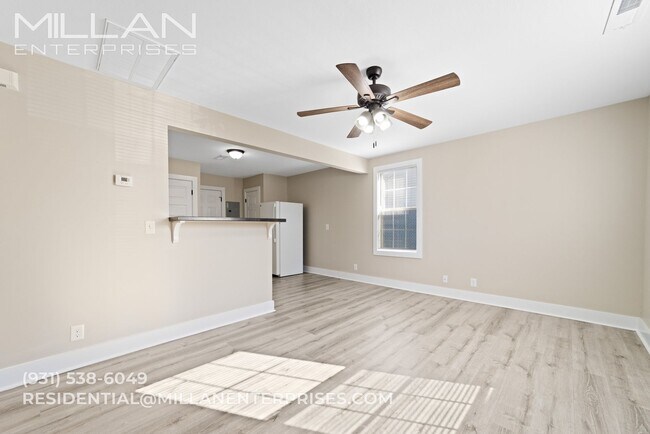 Foto del edificio - Charming Single-Story Home with Spacious Yard Near Fort Campbell