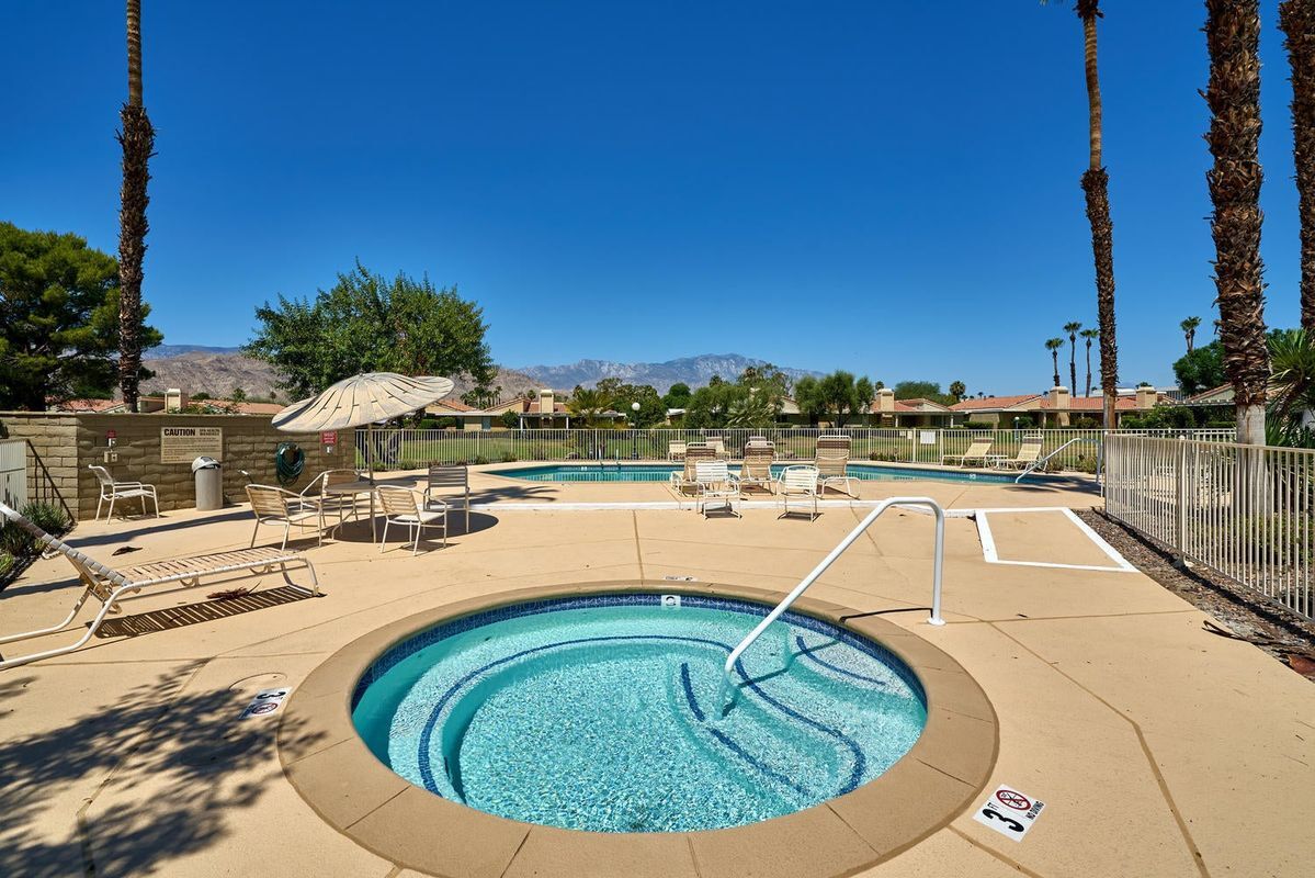 Foto principal - 39810 Bedford Dr