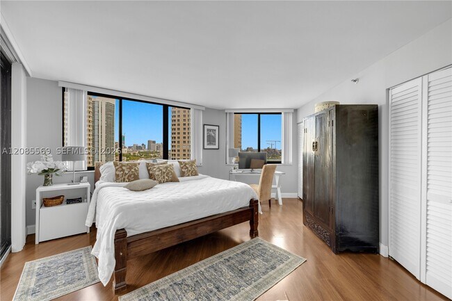 Building Photo - 540 Brickell Key Dr