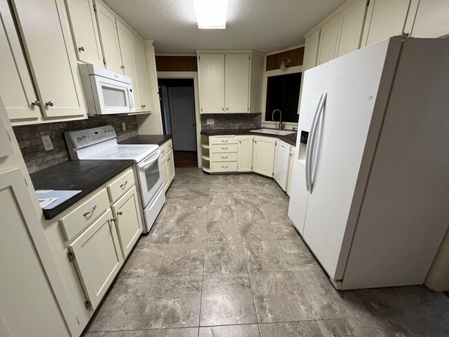 Building Photo - 3 Bedroom/2 Bath House in Batesville