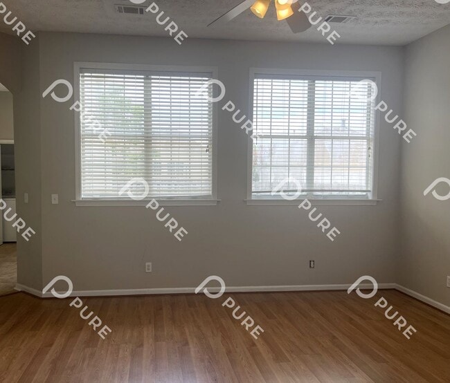 Building Photo - 8713 Ridgestone Court!