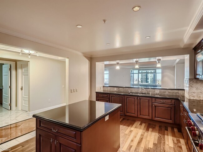 Foto del edificio - 3 br, 3 bath Condo - 1891 Curtis Street 1604