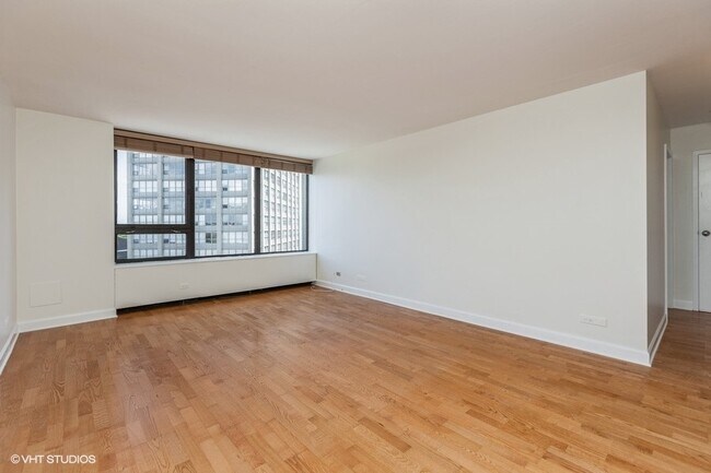 Foto del edificio - 3930 N Pine Grove Ave