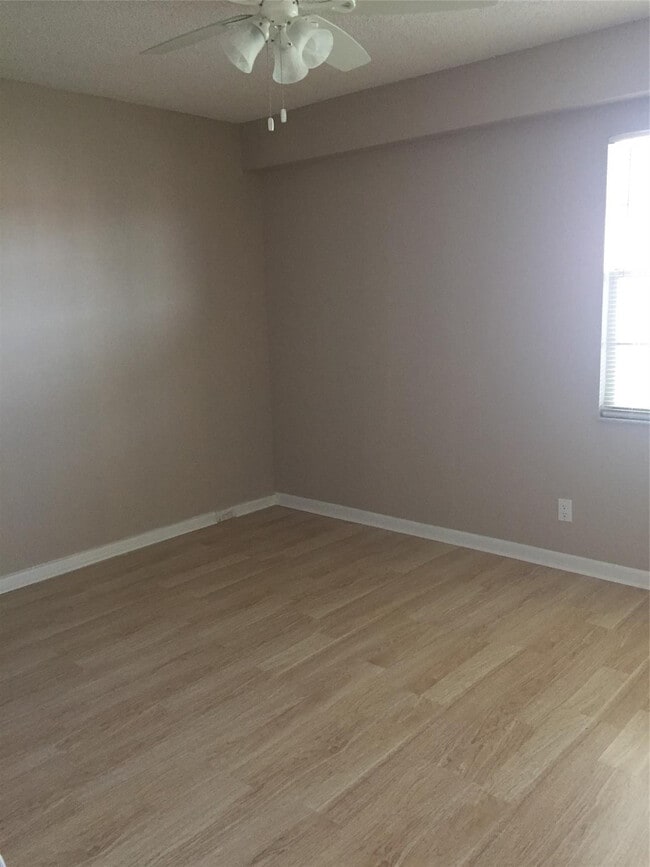 Foto del edificio - 1100 SW 128th Terrace