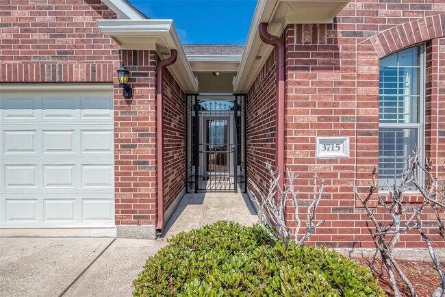 Building Photo - 3715 Tresa Dr