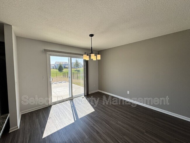 Building Photo - 580 Barnsley Cv
