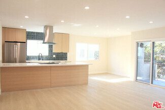 Building Photo - 322 S Swall Dr