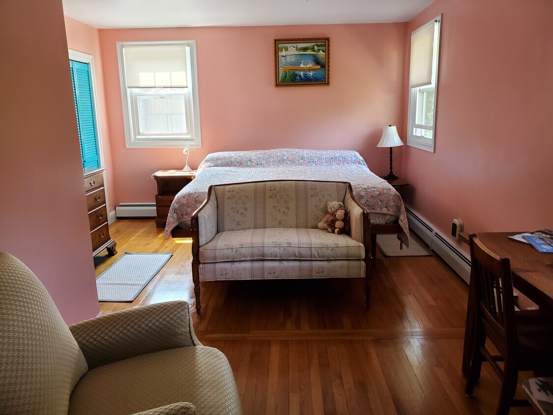 2 Thornapple Rd, Narragansett, RI 02882 House Rental in Narragansett