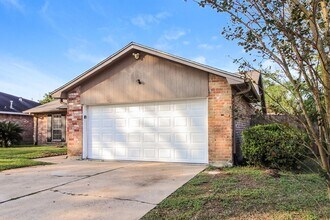 Building Photo - 15102 4 Winds Dr