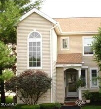 Building Photo - 4607 Foxwood Dr S