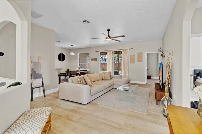 Foto del edificio - 1913 Lazy Oaks Loop