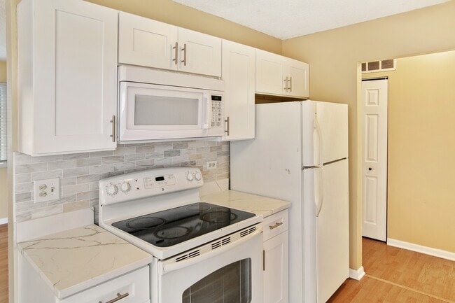 Foto del edificio - 3382 Fox Hill Rd