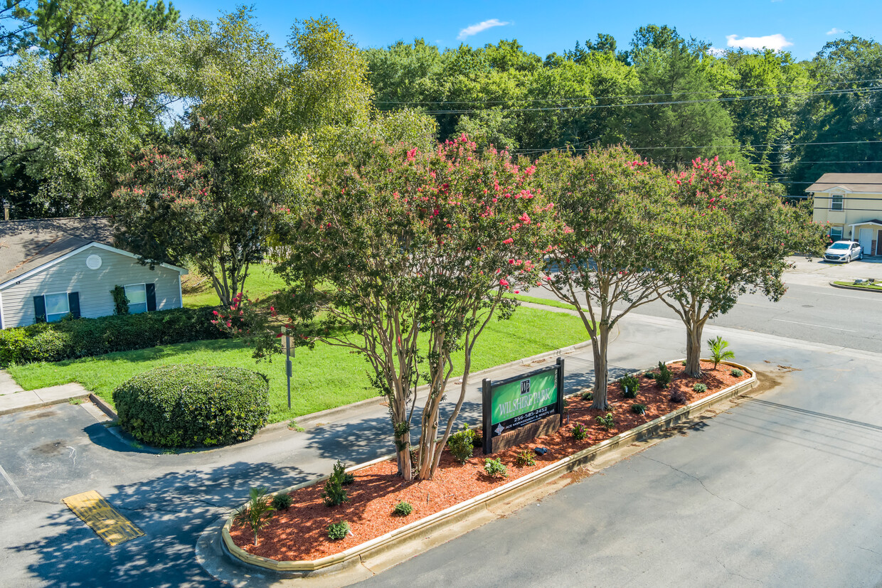 Primary Photo - Wilshire Park Apartments