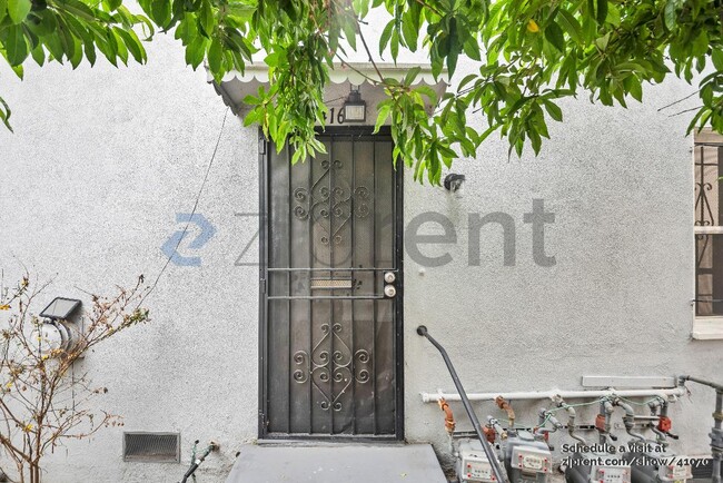 Building Photo - 3416 1/2 Bronson Ave