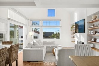 Building Photo - 409 Dahlia Ave