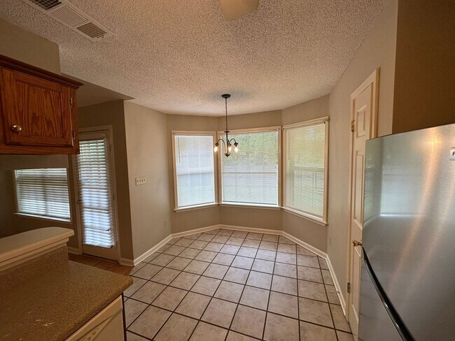 Building Photo - Newly Painted Cordova Home Off Autumn Cree...