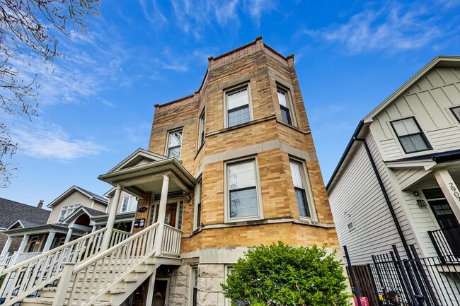 Foto del edificio - 2911 N Talman Ave