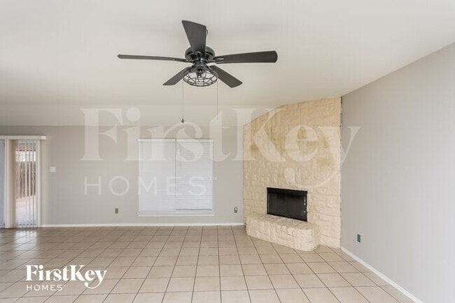 Foto del edificio - 6927 Misty Meadow Ln