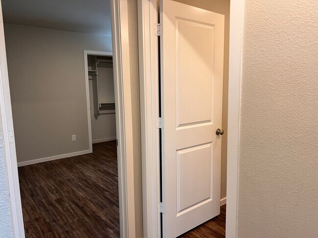 Foto del edificio - HALF OFF FIRST FULL MONTH OF RENT!!! - Ava...