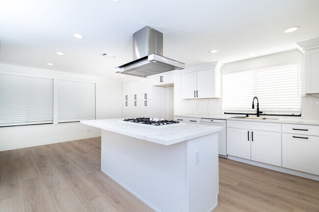 Foto del edificio - 11859 S Carson Way