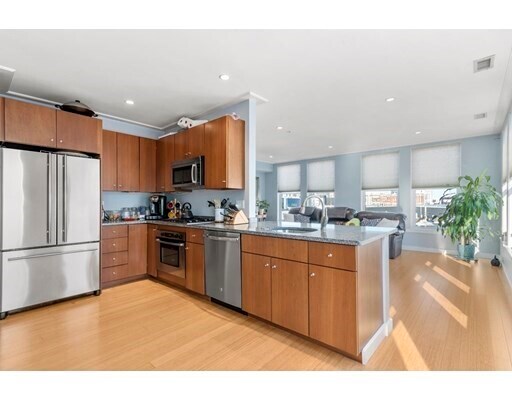 Foto del edificio - 335-337 W 2nd St